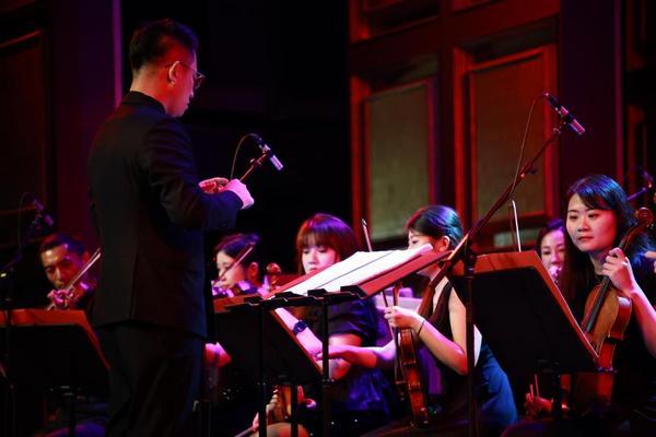 浸式文旅体验 动漫交响音乐会开启沉浸式艺术消费新场景j9九游会真人第一品牌华彬歌剧院创新打造国贸CBD沉(图2)