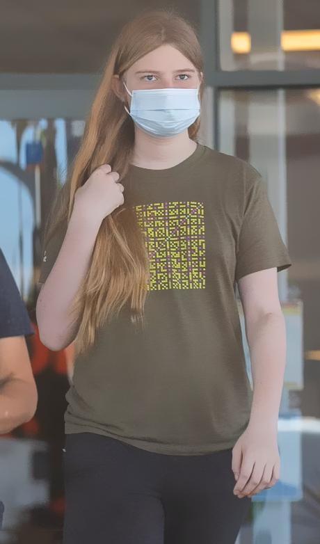 模特合租房吃8元面不加蛋爱仙女个性风j9九游会登录马斯克儿子摇身一变成(图10)