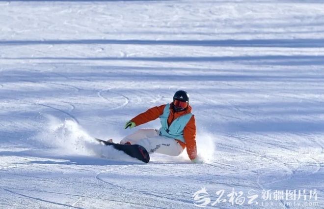 ！新疆阿勒泰两大滑雪场开炮造雪j9九游会网址是什么新雪季来了