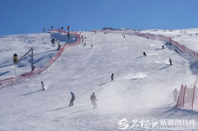 ！新疆阿勒泰两大滑雪场开炮造雪j9九游会网址是什么新雪季来了(图2)